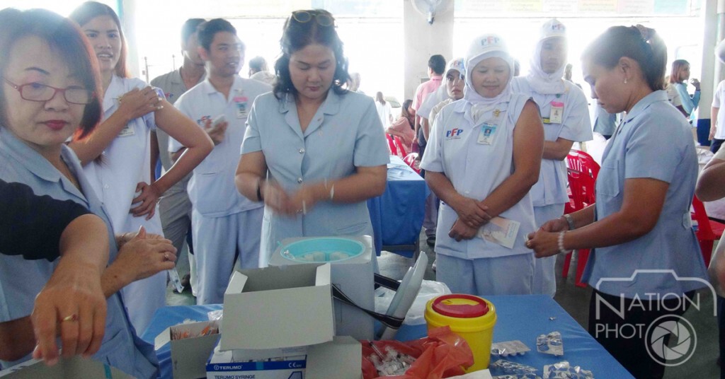 สธ.เร่งรณรงค์ฉีดวัคซีคโรคคอตีบ เพื่อเพิ่มระดับภูมิคุ้มกันให้ผู้มีอายุระหว่าง 20-50 ปี สธ.เร่งรณรงค์ฉีดวัคซีคโรคคอตีบ เพื่อเพิ่มระดับภูมิคุ้มกันให้ผู้มีอายุระหว่าง 20-50 ปี