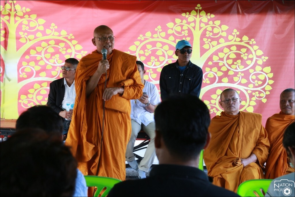ตำรวจร่วม 100 นายดูแลพระสุเทพบิณฑบาต ม.รามคำแหง ตำรวจร่วม 100 นายดูแลพระสุเทพบิณฑบาต ม.รามคำแหง