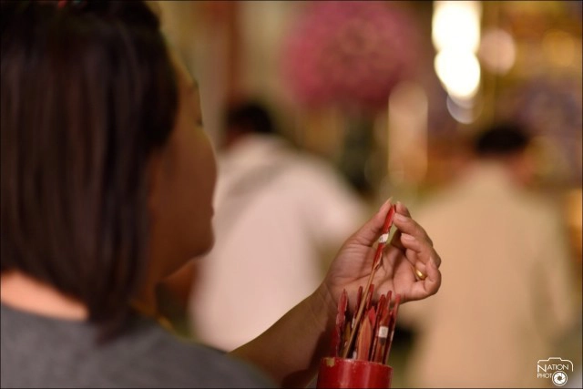 ทำบุญไหว้พระวัดไร่ขิง เสี่ยงเซียมซี ให้อาหารปลา เสริมมงคลชีวิต