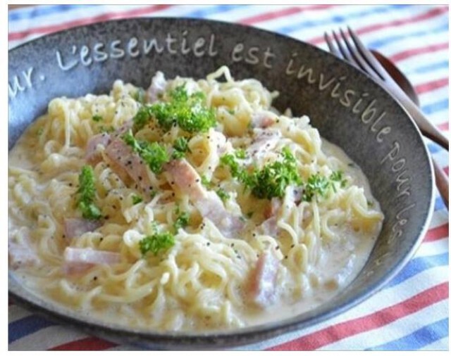 แปลงบะหมี่กึ่งสำเร็จรูปเป็น "อาหารอิตาเลี่ยน"