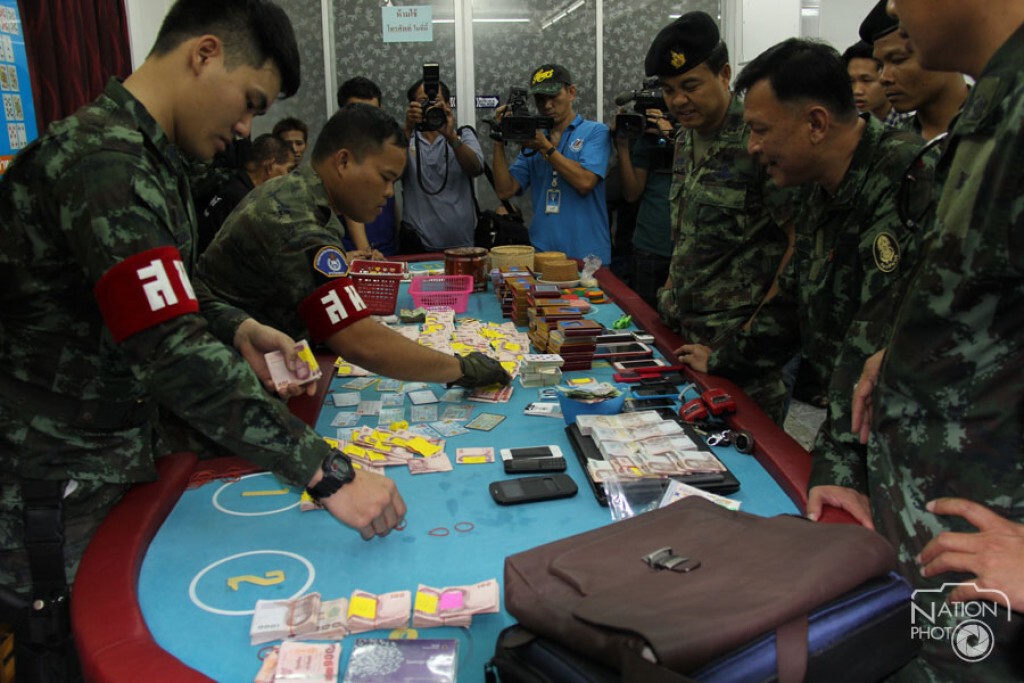 เด้ง 5 เสือบางนา สังเวยทหารจับบ่อน เด้ง 5 เสือบางนา สังเวยทหารจับบ่อน