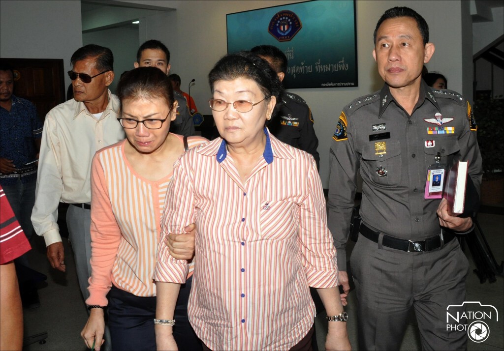 ศาลไม่ให้ประกัน "พ่อ-แม่ ท่านผู้หญิงศรีรัศมิ์" ศาลไม่ให้ประกัน "พ่อ-แม่ ท่านผู้หญิงศรีรัศมิ์"