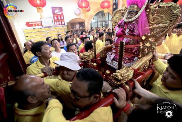 แห่เกี้ยวองค์พระจำลอง 8 องค์ รอบเขตเทศบาลนครยะลา