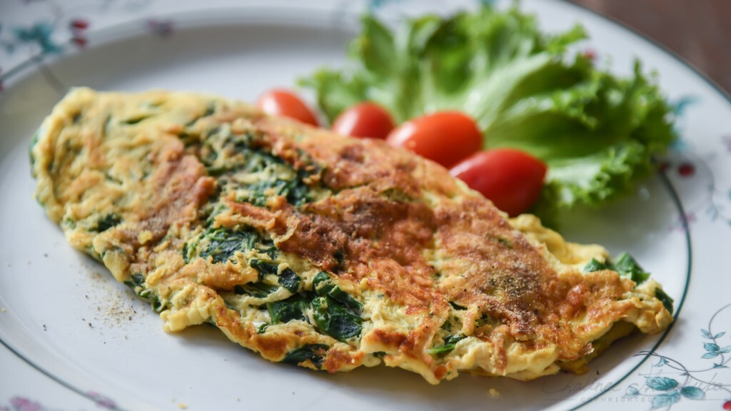 ไข่เจียวผักโขม (Spinach Omelette)  ส่วนผสมน้อย ทำแป๊ปเดียวโภชนาการครบ