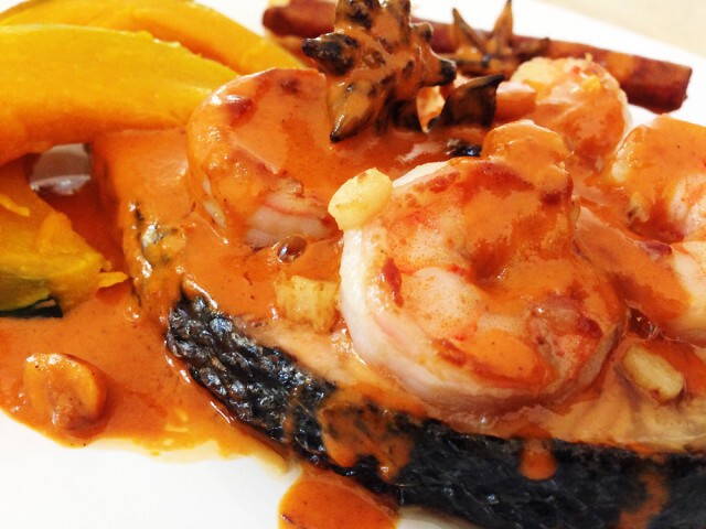 Cooking is Fun! : สเต็กแซลม่อนกับกุ้งผัดกระเทียมซอสมัสมั่นและฟักทองย่าง