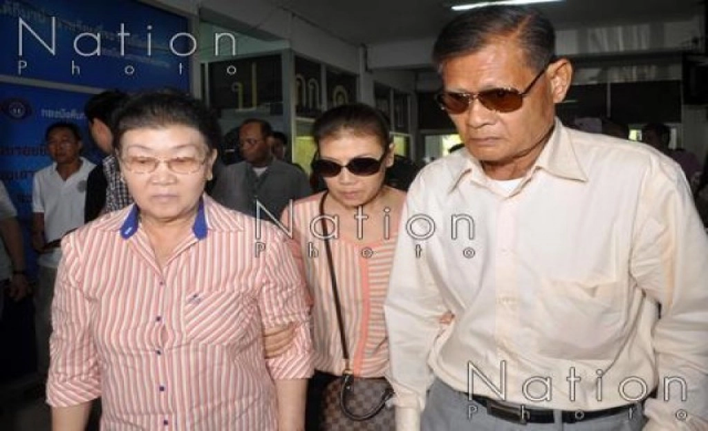 อัยการฟ้องแล้วพ่อ-แม่ท่านผู้หญิงศรีรัศมิ์แอบอ้างเบื้องสูง