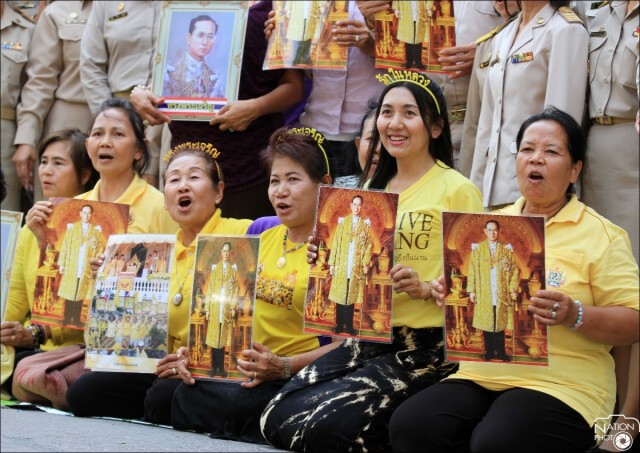 "ในหลวง-ราชินี"เสด็จฯกลับสวนจิตรลดาวันนี้