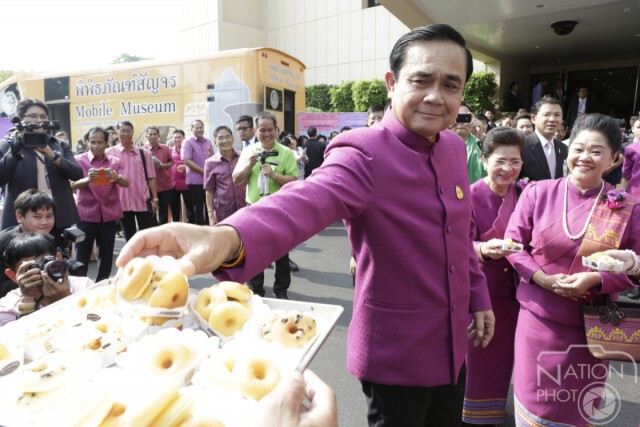 "นายกฯ" ทดลองปั่นจักรยาน พีอาร์การแข่งขันชิงถ้วยพระเทพฯ
