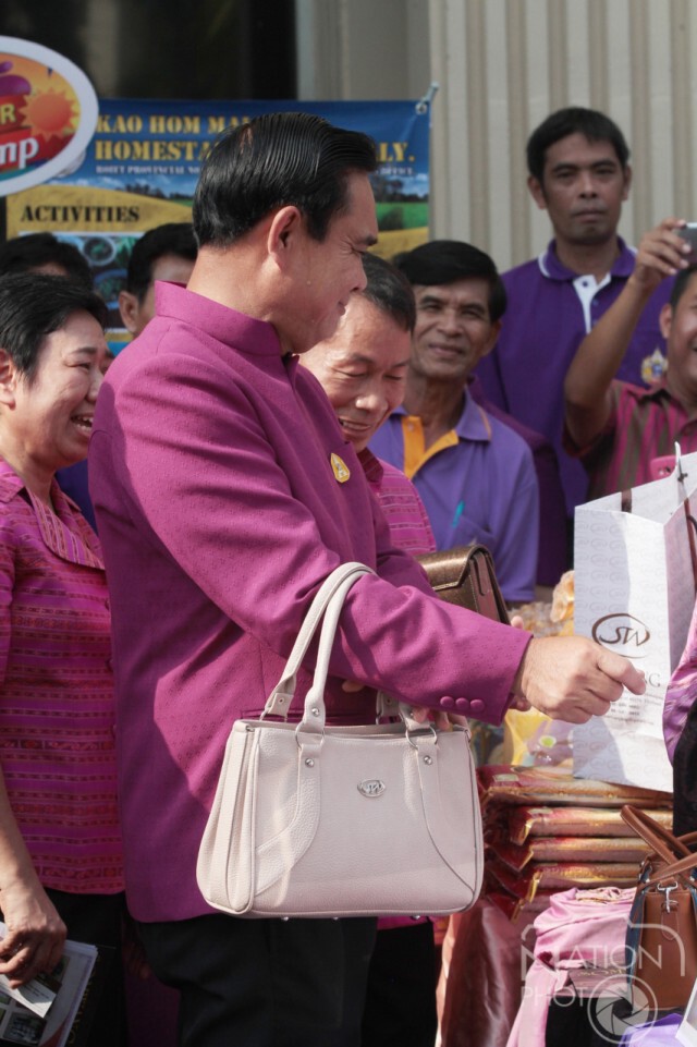 "นายกฯ" ทดลองปั่นจักรยาน พีอาร์การแข่งขันชิงถ้วยพระเทพฯ