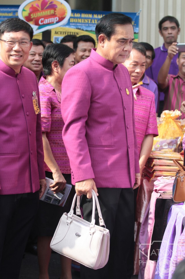 "นายกฯ" ทดลองปั่นจักรยาน พีอาร์การแข่งขันชิงถ้วยพระเทพฯ