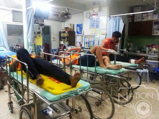 รถตู้"น่านเอฟซี"พลิกคว่ำ