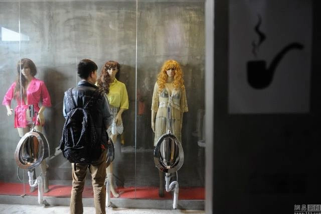 อึ้งเลย !! ห้องน้ำจีน ทำแปลกดีไซน์โถฉี่เป็นสาวเซ็กซี่