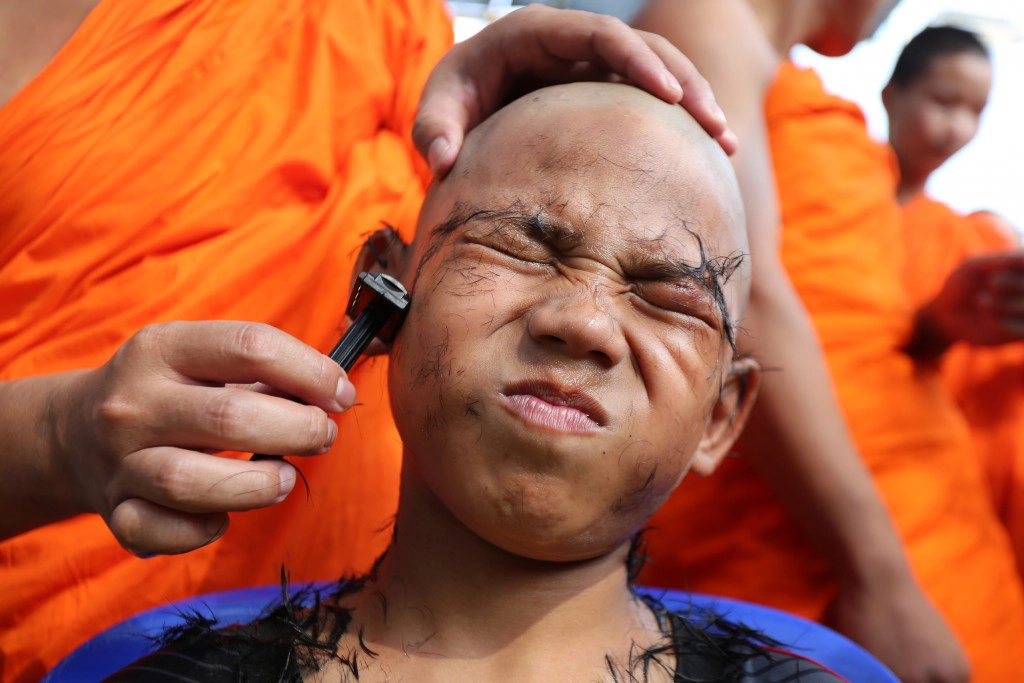 เด็กชาวไทใหญ่ทำพิธีโกนผม เด็กชาวไทใหญ่ทำพิธีโกนผม