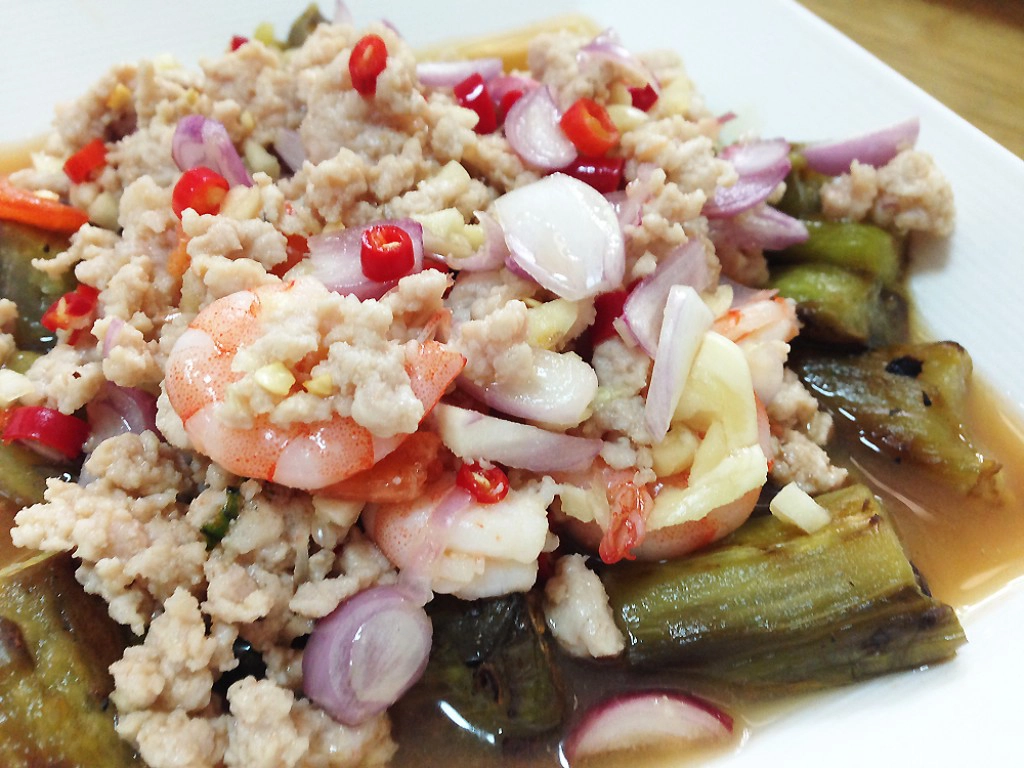 Coking is Fun! วันหยุด : ยำมะเขือยาวทรงเครื่อง