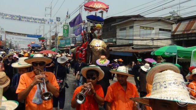 สุโขทัยจัดงาน "แห่ช้างบวชนาค" ของชาวไทยพวน