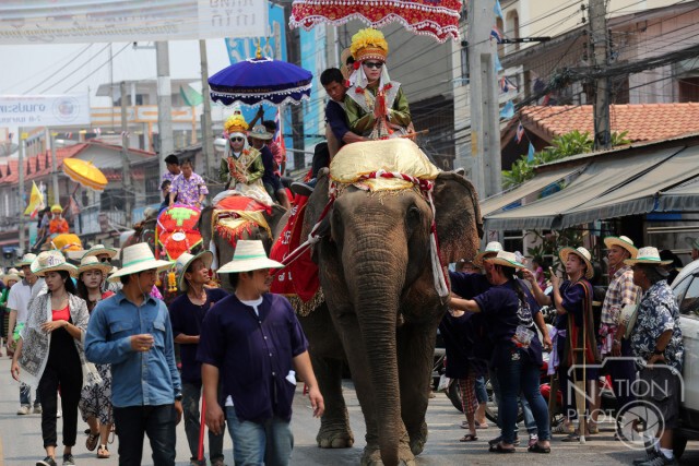 สุโขทัยจัดงาน "แห่ช้างบวชนาค" ของชาวไทยพวน