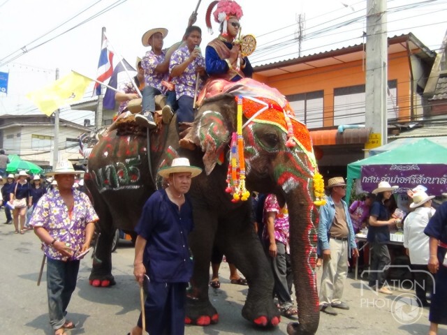 สุโขทัยจัดงาน "แห่ช้างบวชนาค" ของชาวไทยพวน