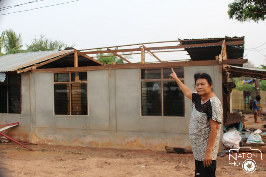 ชัยภูมิ เร่งซ่อมบ้านถูกพายุถล่ม ชัยภูมิ เร่งซ่อมบ้านถูกพายุถล่ม