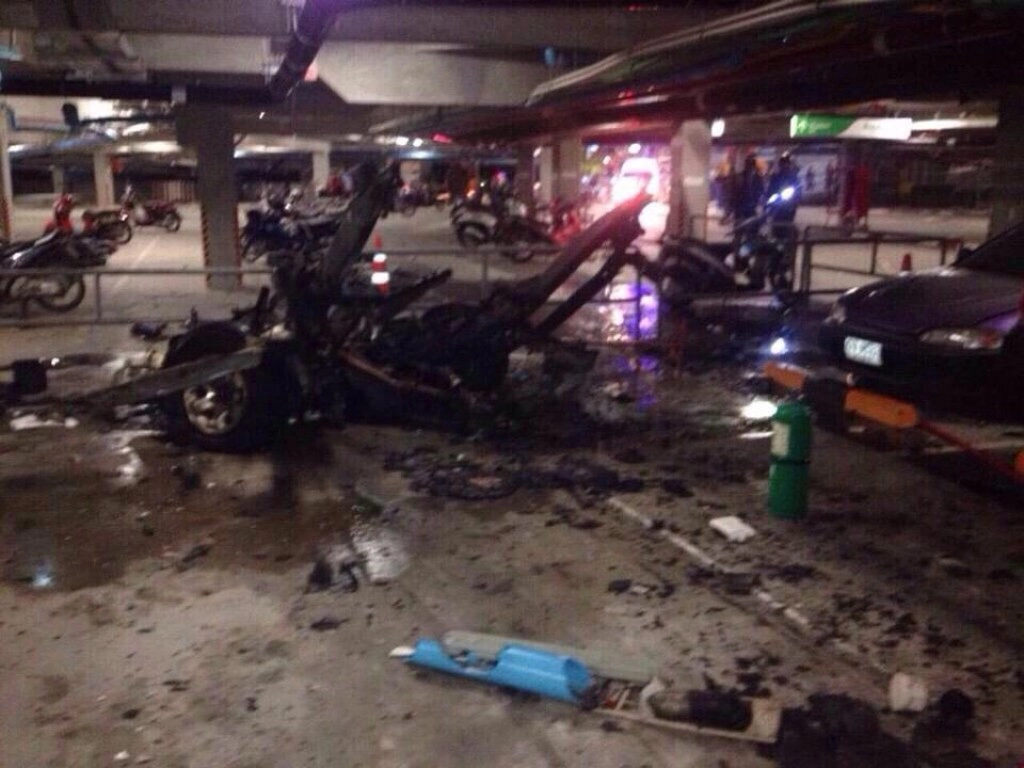 คาร์บอมบ์เซ็นทรัลสมุย คนไทย-ต่างชาติบาดเจ็บ 10 คาร์บอมบ์เซ็นทรัลสมุย คนไทย-ต่างชาติบาดเจ็บ 10