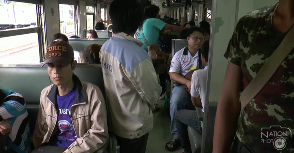 หนองคาย-รถไฟฟรีแน่น ประชาชนแห่ใช้บริการเดินทางกลับทำงาน หนองคาย-รถไฟฟรีแน่น ประชาชนแห่ใช้บริการเดินทางกลับทำงาน