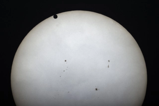 Lifestyle 2 Lifester : บุรุษในเงามืด โรแมนติกใต้แสงแห่งอดีต