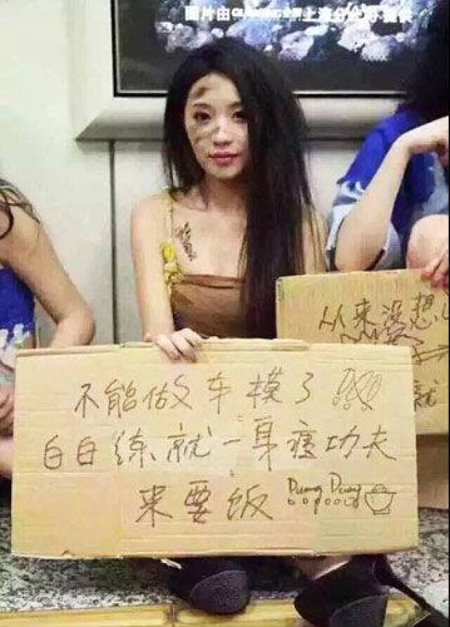 "พริตตี้จีน" แต่งยาจก ประท้วงแบนมอเตอร์โชว์