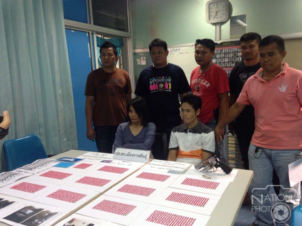 กาฬสินธุ์-ตำรวจปราบปราม รวบพยาบาลสาวค้ายาบ้า กาฬสินธุ์-ตำรวจปราบปราม รวบพยาบาลสาวค้ายาบ้า