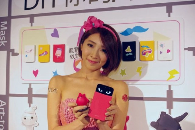 เปลี่ยนสมาร์ทโฟนใหม่ได้ทุกวัน ง่ายๆ ด้วยเคส LG AKA