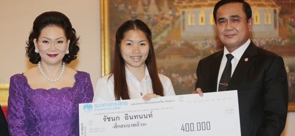 นายกฯให้กำลังใจชม "น้องเมย์" น่ารัก