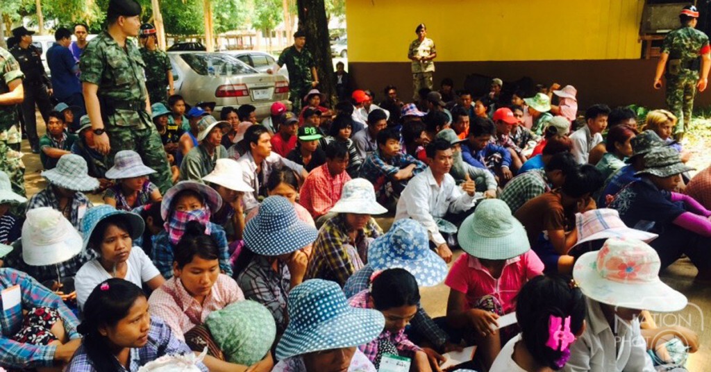 เชียงราย-สนธิกำลังบุกจับต่างด้าว 125 คนในสวนส้ม