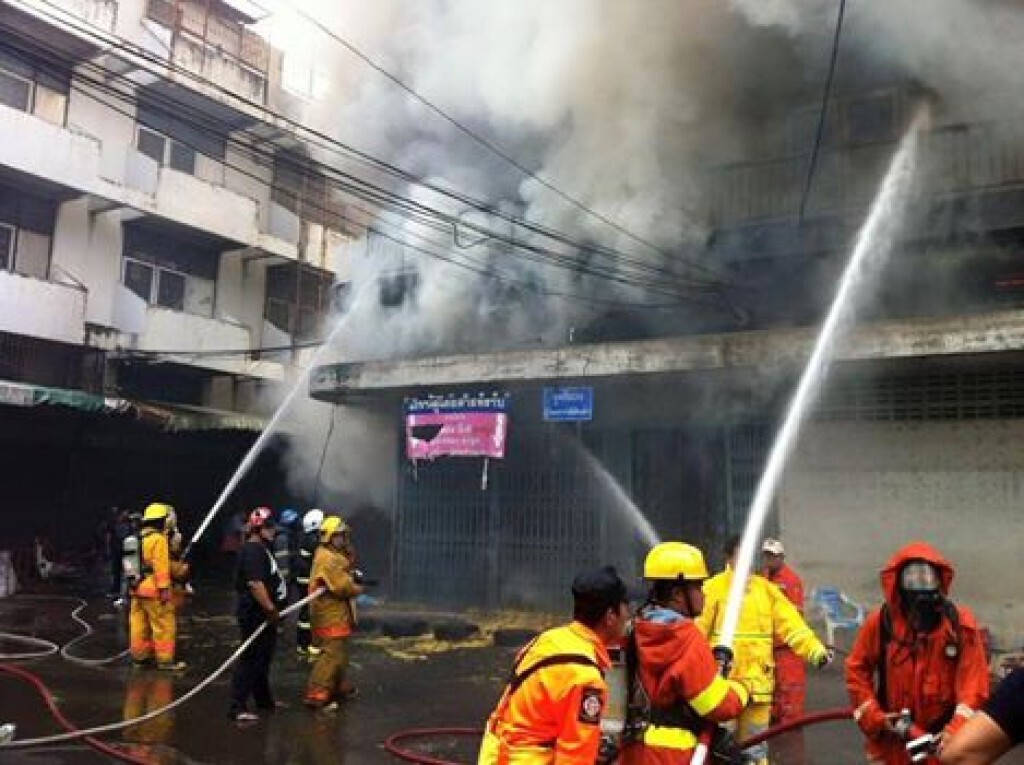ไฟไหม้วอด ร้านสังฆภัณฑ์4ชั้น ย่านกาดหลวง