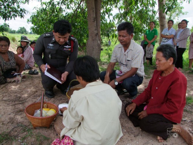 บุรีรัมย์-ล่าไอ้หื่น หลอกยายวัย 67 ไปดูที่ก่อนใช้มีดจี้ข่มขืนกลางทุ่งนา