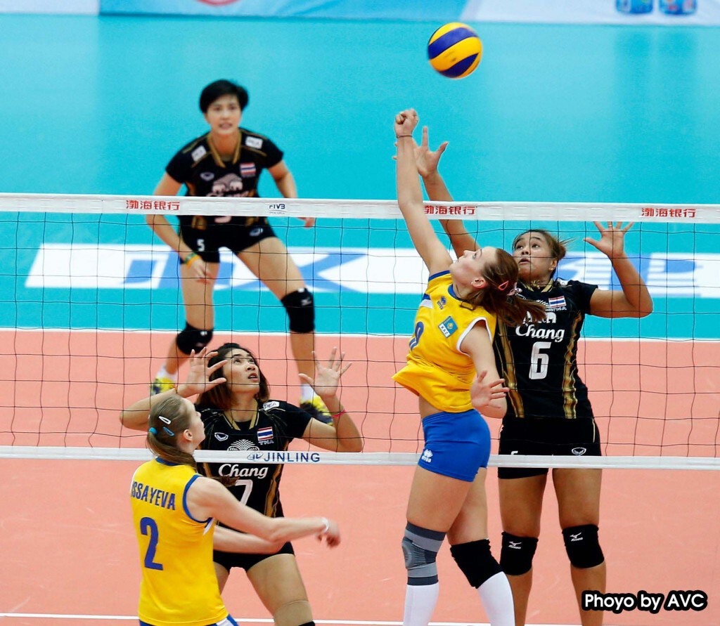 นักตบลูกยางสาวทีมชาติไทย ถล่มคาซักสถานขาดลอย 3 เซตรวด นักตบลูกยางสาวทีมชาติไทย ถล่มคาซักสถานขาดลอย 3 เซตรวด