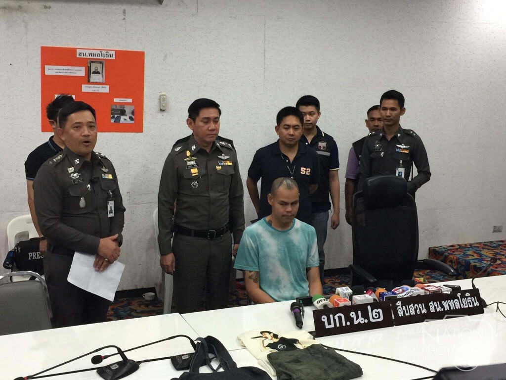 จับมือพ่นสีหน้าศาล อ้างแค้นรุ่นพี่ถูกทหารยิงตาย"คดีไม่คืบ" จับมือพ่นสีหน้าศาล อ้างแค้นรุ่นพี่ถูกทหารยิงตาย"คดีไม่คืบ"