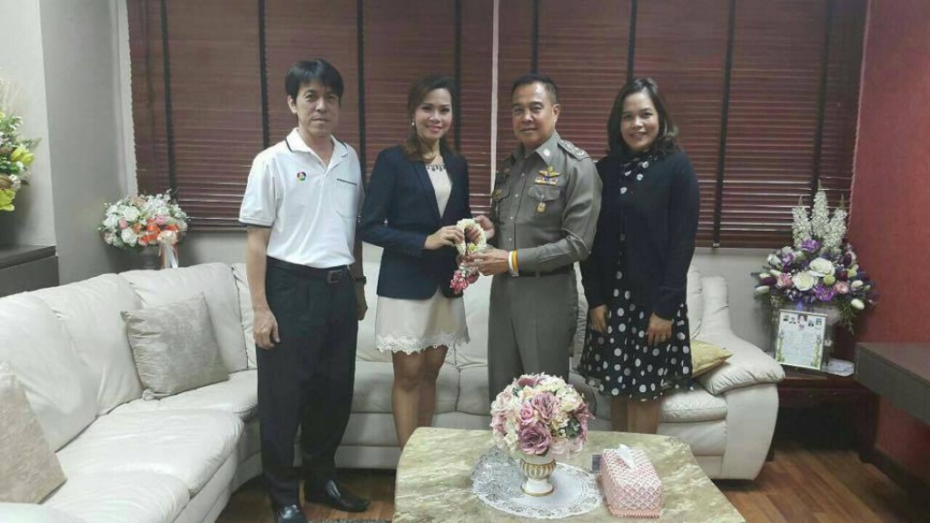 "ผู้ประกาศสาวช่อง7" บุกขอขมา ผบ.ตร. หลังออกชื่อ "สมยศ" ผิดเพี้ยน "ผู้ประกาศสาวช่อง7" บุกขอขมา ผบ.ตร. หลังออกชื่อ "สมยศ" ผิดเพี้ยน