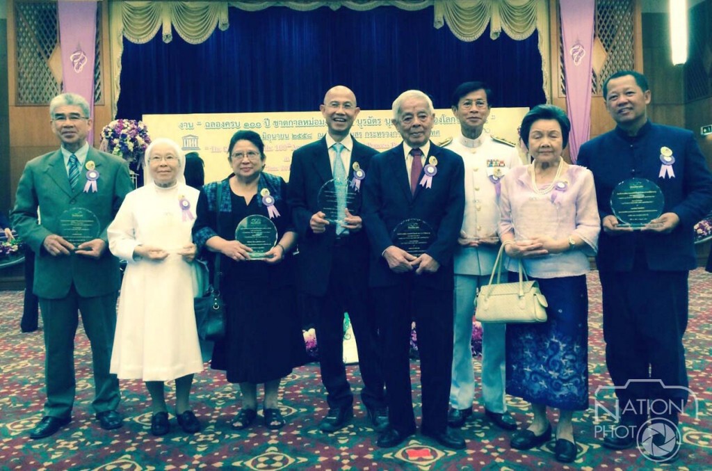 "สุทธิชัย หยุ่น" ร่วมรับรางวัล 8 บุคคลดีเด่น "สุทธิชัย หยุ่น" ร่วมรับรางวัล 8 บุคคลดีเด่น