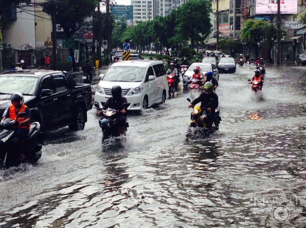 ฝนถล่มกรุงกลางดึกถึงเช้า ท่วมขังหลายถนนจุด หนักสุด"คลองเตย" 140 มม. ฝนถล่มกรุงกลางดึกถึงเช้า ท่วมขังหลายถนนจุด หนักสุด"คลองเตย" 140 มม.