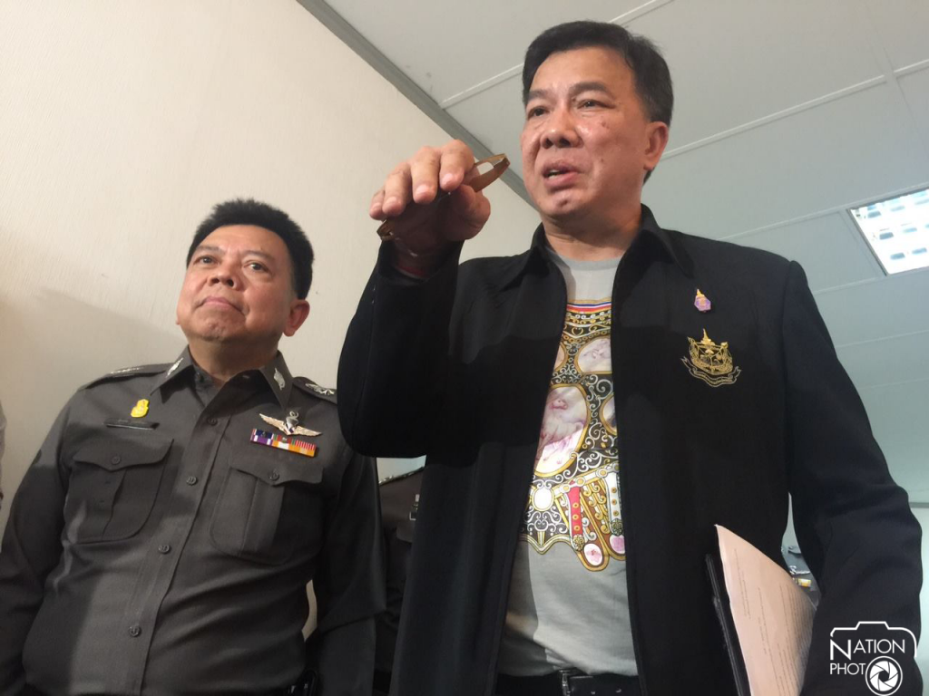 บุก สตช. โวยถูกตำรวจยึด "งาช้างมรดกตกทอด" กว่า 3 พันกิ่ง