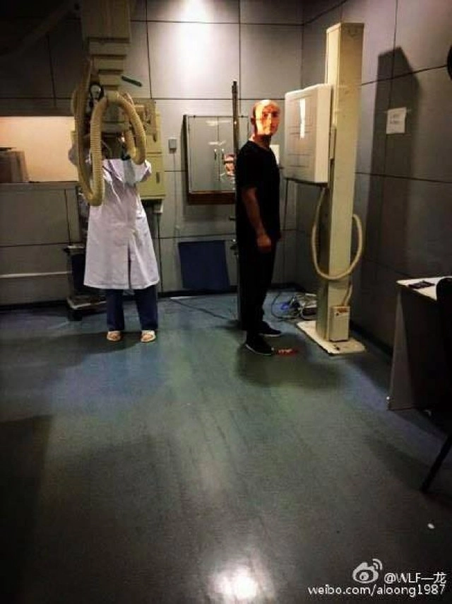 เผยภาพ "อี้ หลง" กังฟูจีนจมูกหักหลังพ่ายบัวขาว