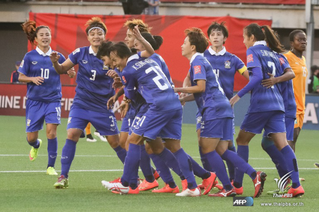 ชมภาพแข้งสาวไทยคว้า 3 แต้มประวัติศาสตร์ในฟุตบอลโลก