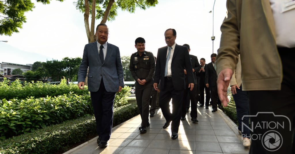 "สุขุมพันธุ์" ลุยงานเที่ยงคืนตรวจแผนยกผิวจราจร เร่งวางท่อระบายน้ำ "สุขุมพันธุ์" ลุยงานเที่ยงคืนตรวจแผนยกผิวจราจร เร่งวางท่อระบายน้ำ