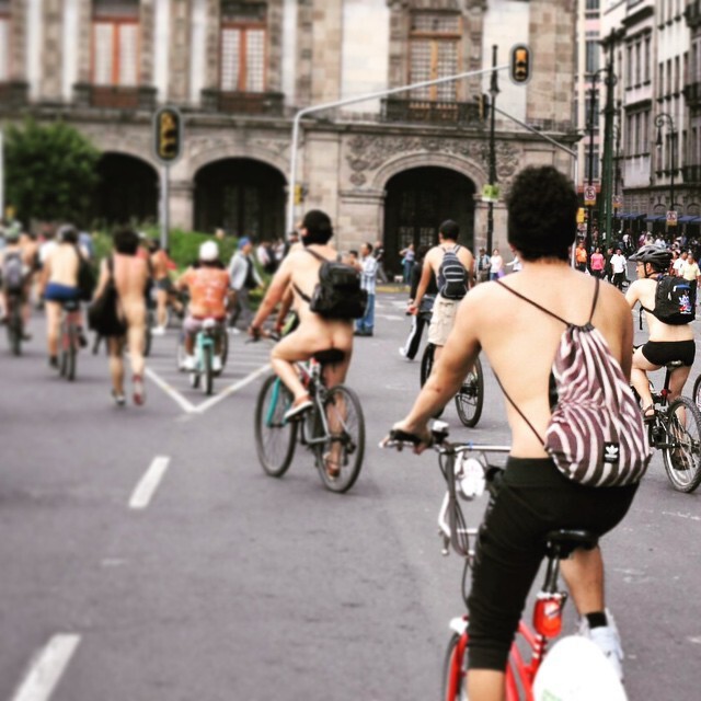 คนทั่วโลก แห่ร่วมงาน World Naked Bike Ride รณรงค์ใช้จักรยานแทนรถ