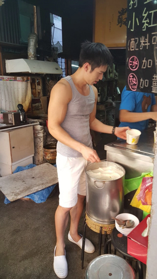 สเป็ก...พ่อค้าน้ำเต้าหู้ไต้หวัน ลูกค้าตรึม