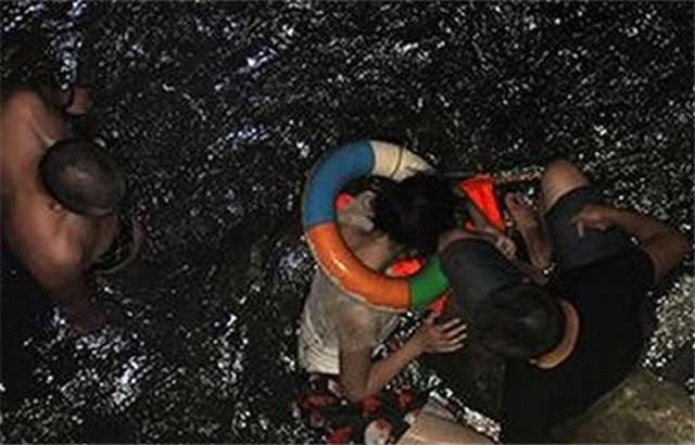 ชายจีนพยายามโดดน้ำฆ่าตัวตาย แต่เปลี่ยนใจ... เมื่อเจอน้ำเน่า