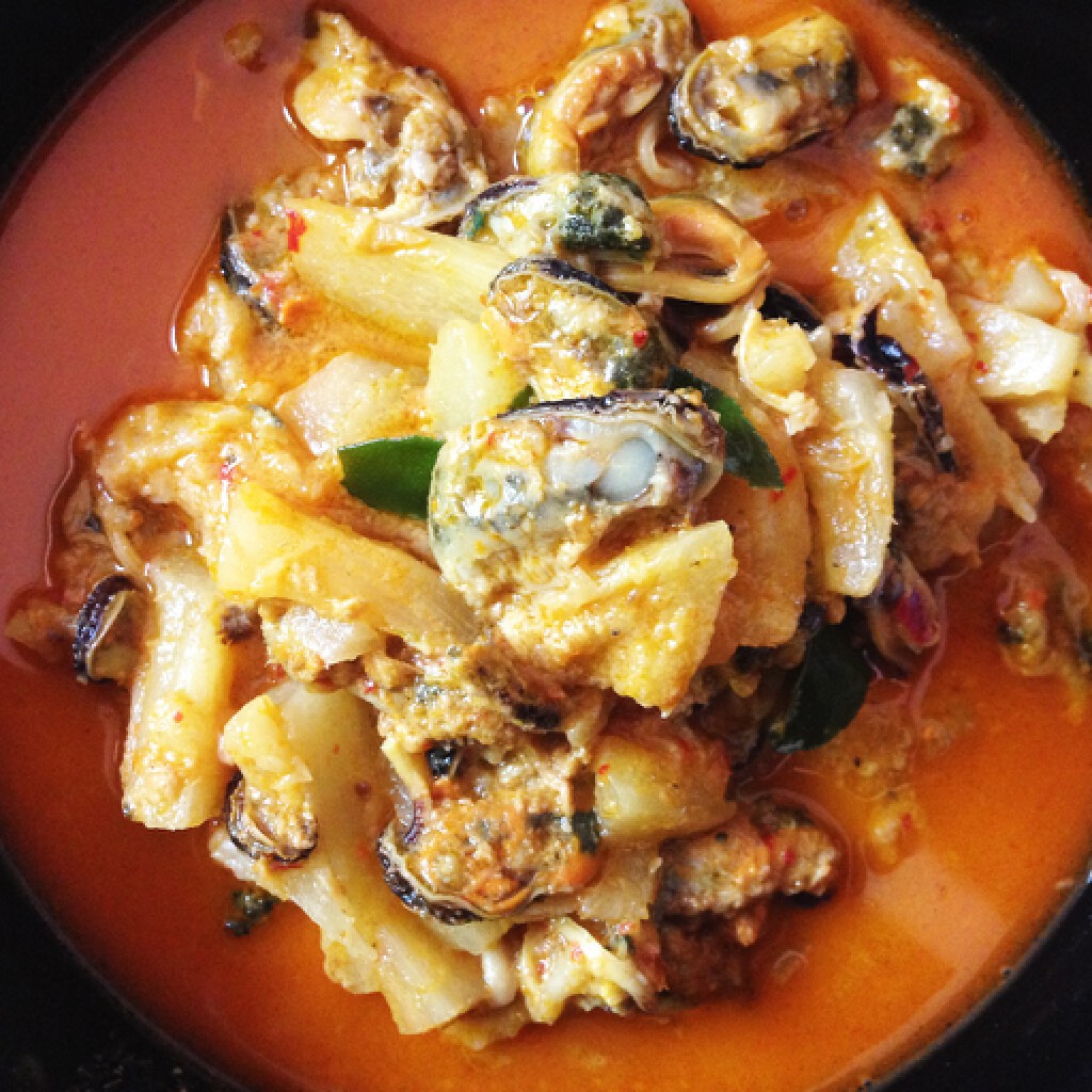 Cooking is Fun : แกงคั่วสับปะรดหอยแมลงภู่ Cooking is Fun : แกงคั่วสับปะรดหอยแมลงภู่