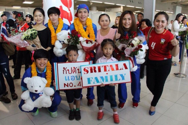 ทัพแข้งสาวถึงไทย "มาดามแป้ง" ปลื้มผลงานบอลโลกหญิง