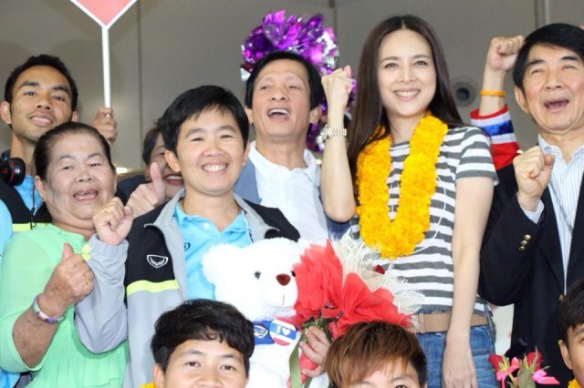 ทัพแข้งสาวถึงไทย "มาดามแป้ง" ปลื้มผลงานบอลโลกหญิง