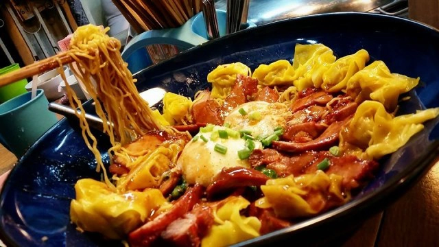 มันใหญ่มาก! บะหมี่อินดี้ "ซุ้มเฮียฮ๋ง" จานเดียวกินได้ทั้งครอบครัว