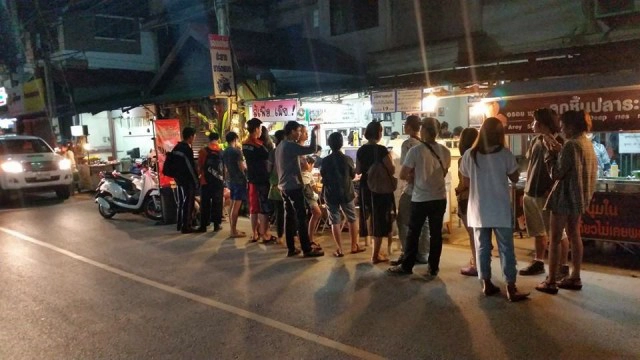 มันใหญ่มาก! บะหมี่อินดี้ "ซุ้มเฮียฮ๋ง" จานเดียวกินได้ทั้งครอบครัว