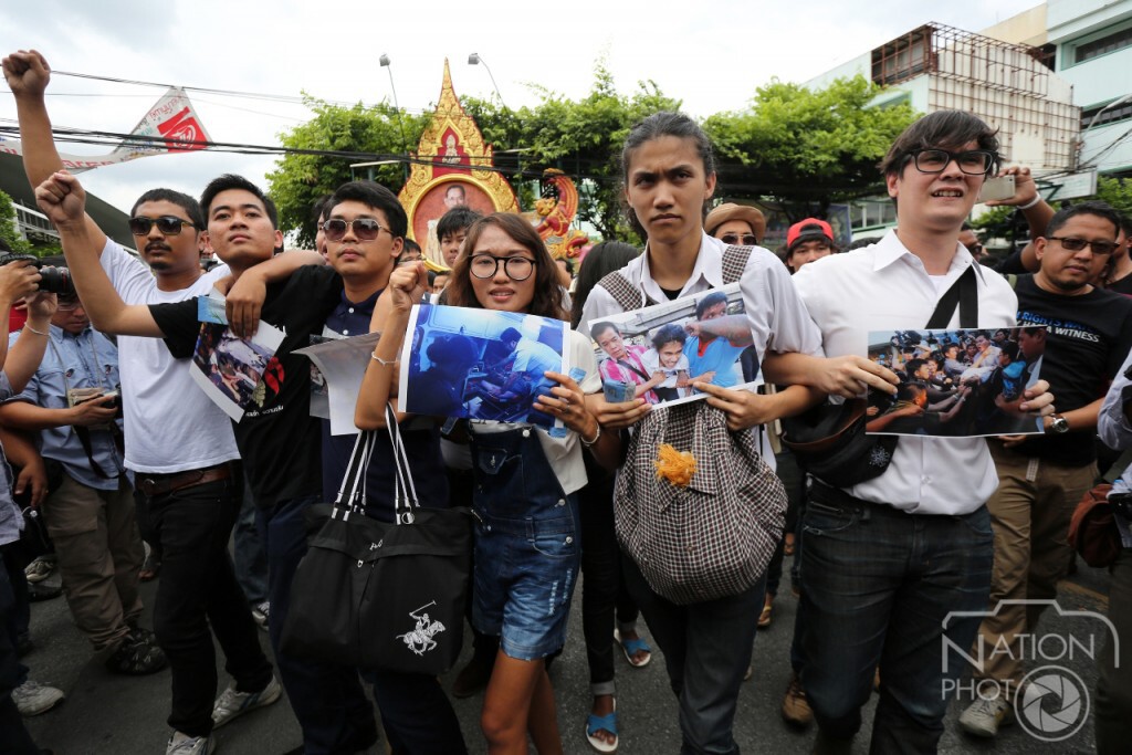กลุ่มนศ.เข้ารับทราบข้อกล่าวหา คดีฝ่าฝืนคำสั่งคสช.